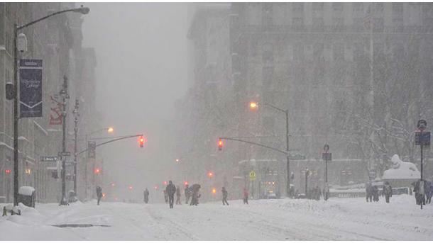 La tormenta de nieve se cobra la vida de 30 personas en EEUU