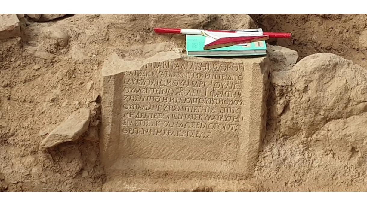 Hallado un epígrafe de 1500 años de antigüedad en Bursa