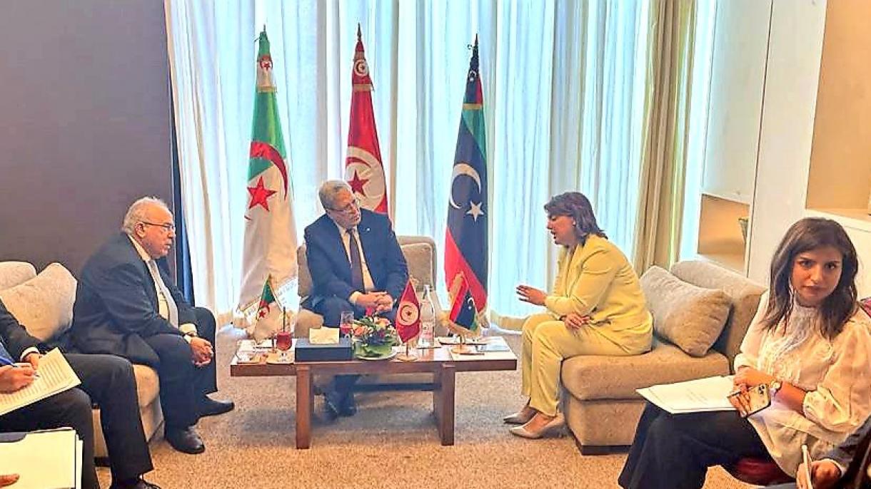 لیبیا میں بحران کے حل کے لیے تیونس، الجزائر اور لیبیا کے وزرا خارجہ کا اجلاس