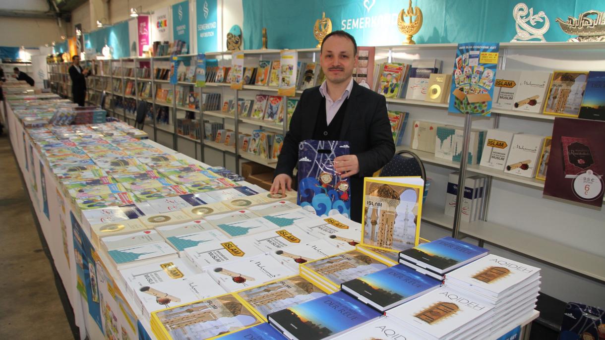 Almanya'da Türkçe Kitap ve Kültür Fuarı.jpg