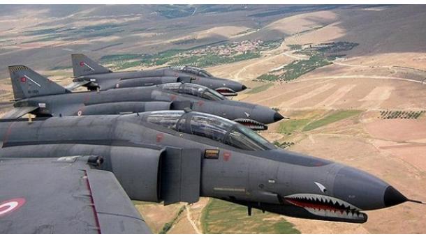 Aviões turcos destroem abrigos do PKK no norte do Iraque