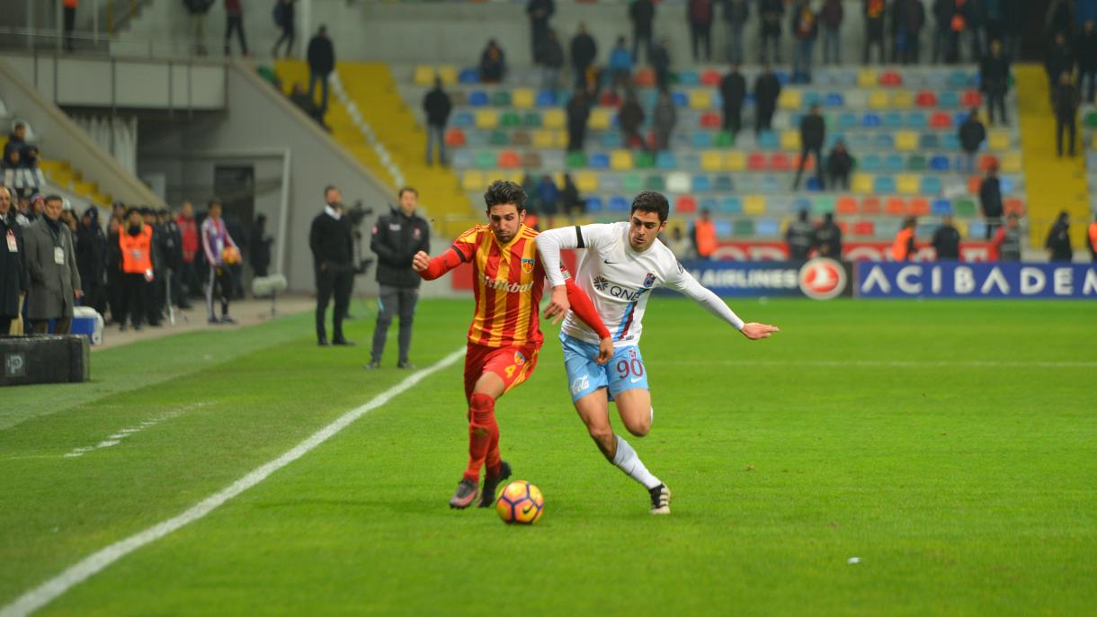 O'zbek futbolchi "Kayserispor" klubi bilan shartnoma imzolaydi