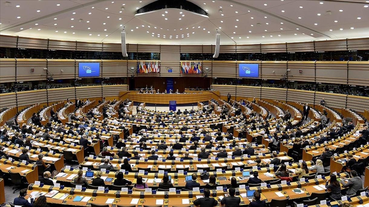 Avropa Parlamenti deputatlarının sayını artırmaq qərarı verdi