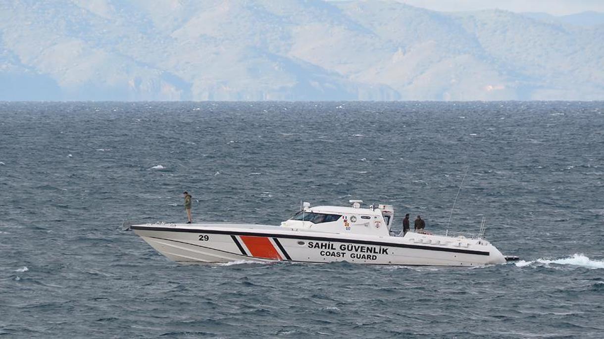 نجات مهاجرین رانده شده توسط نیروهای گارد ساحلی یونان