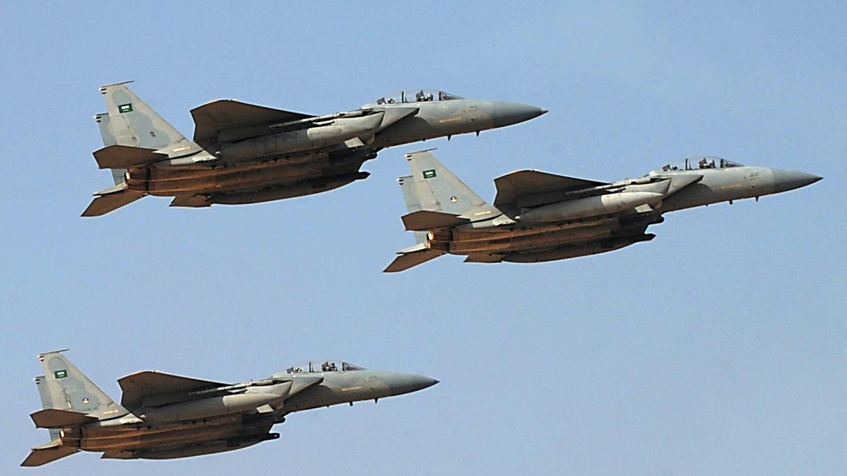 حملات هوایی نیروهای ائتلاف به مواضع حوثی‌ها در یمن ادامه دارد