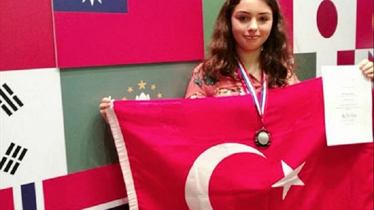 土耳其姑娘在台湾荣获第二名