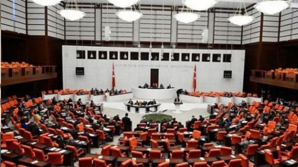 Sumários sobre 5 deputados do HDP apresentados no parlamento