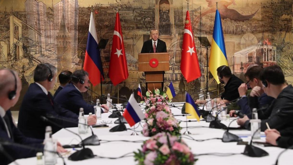 Az Isztambulban zajló béketárgyalásokra figyelt a világsajtó