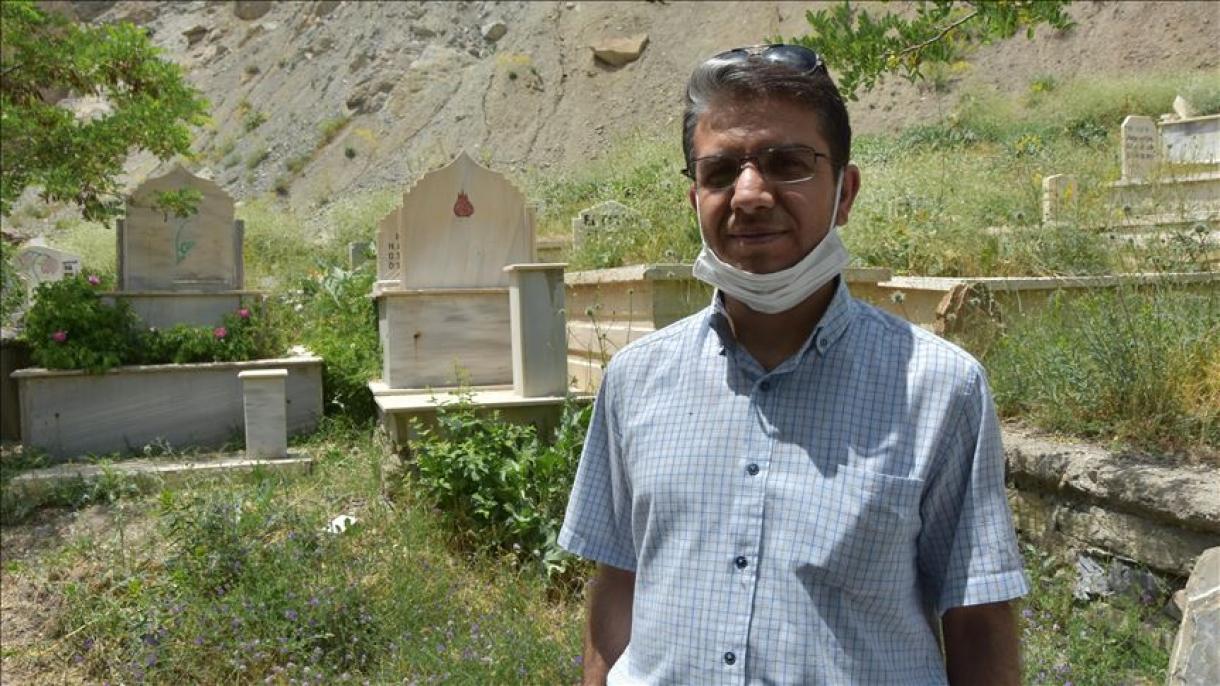 کشف دو سنگ مزار به زبان‌های فارسی و عربی در ترکیه