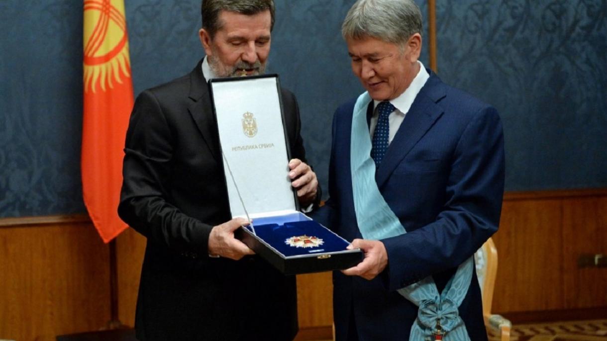 Президент Атамбаев Сербиянын ордени менен сыйланды