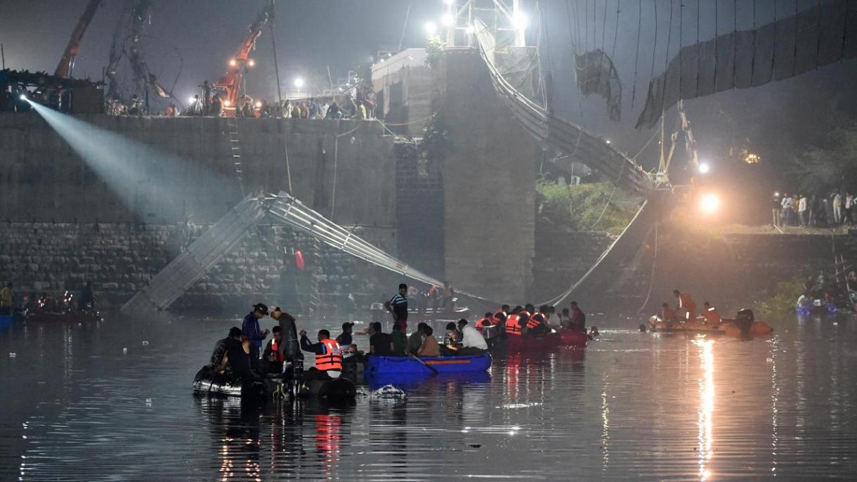 141-re emelkedett az indiai hídomlás halálos áldozatainak száma