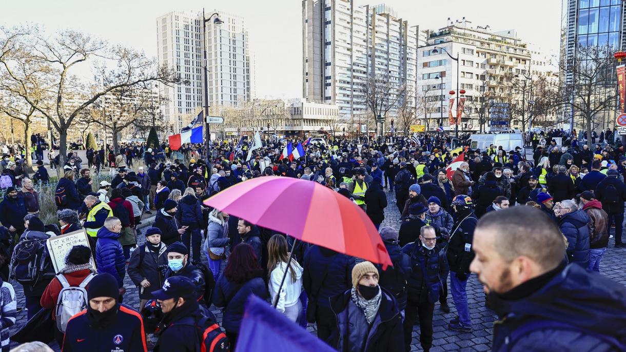 پاریس-ده موختلیف پئشه صاحیب‌لری‌نین اعتراض آکسیاسی