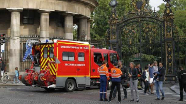 Villámcsapásban gyerekek és felnőttek sérültek meg egy párizsi parkban
