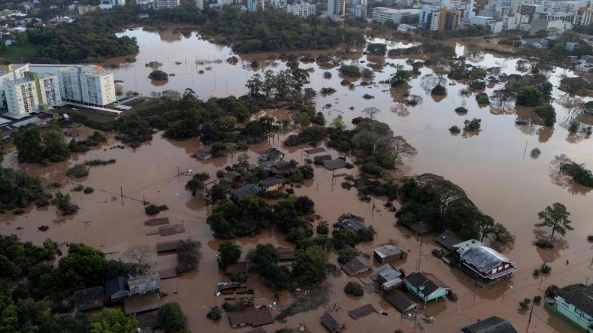 巴西洪水致28人丧生