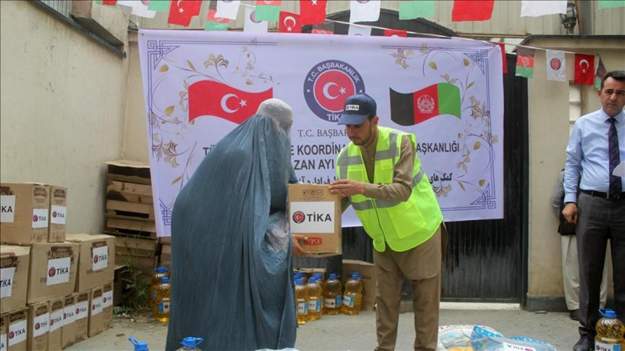 تیکای ترکیه در افغانستان بسته های ویژه افطاری توزیع کرد