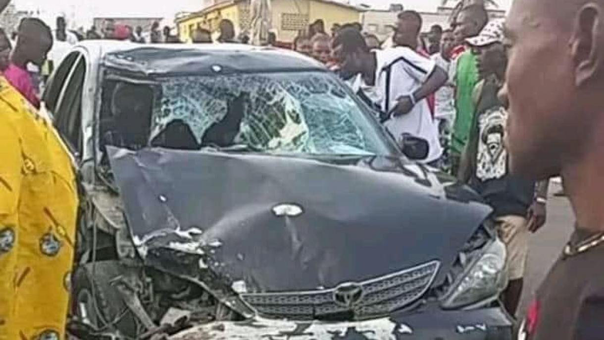 尼日利亚一辆汽车失控冲入人群
