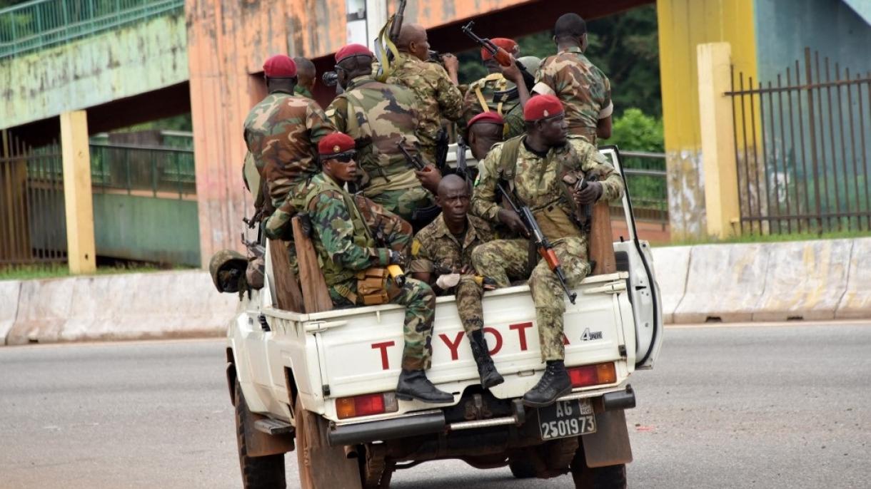 Golpe de estado en Guinea: un grupo de soldados asegura haber detenido a Condé