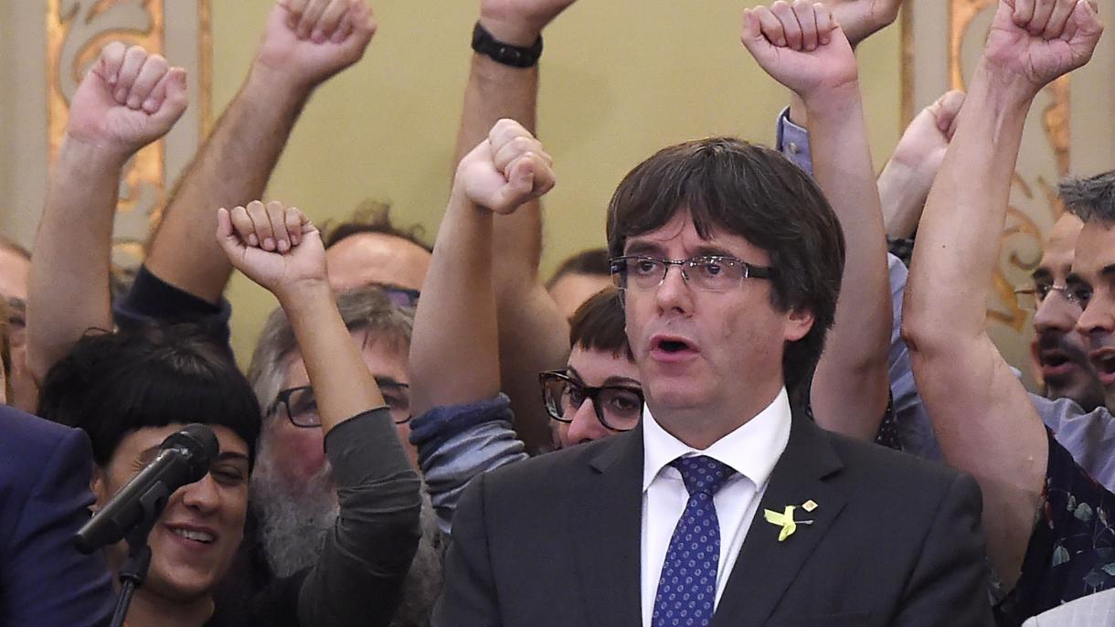 Puigdemont prepara una lista para el 21D con exconsellers e independientes