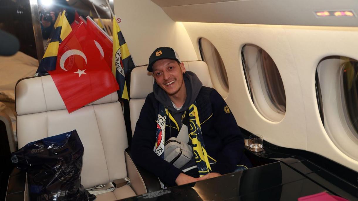 Végül Isztambulba érkezett Mesut Özil