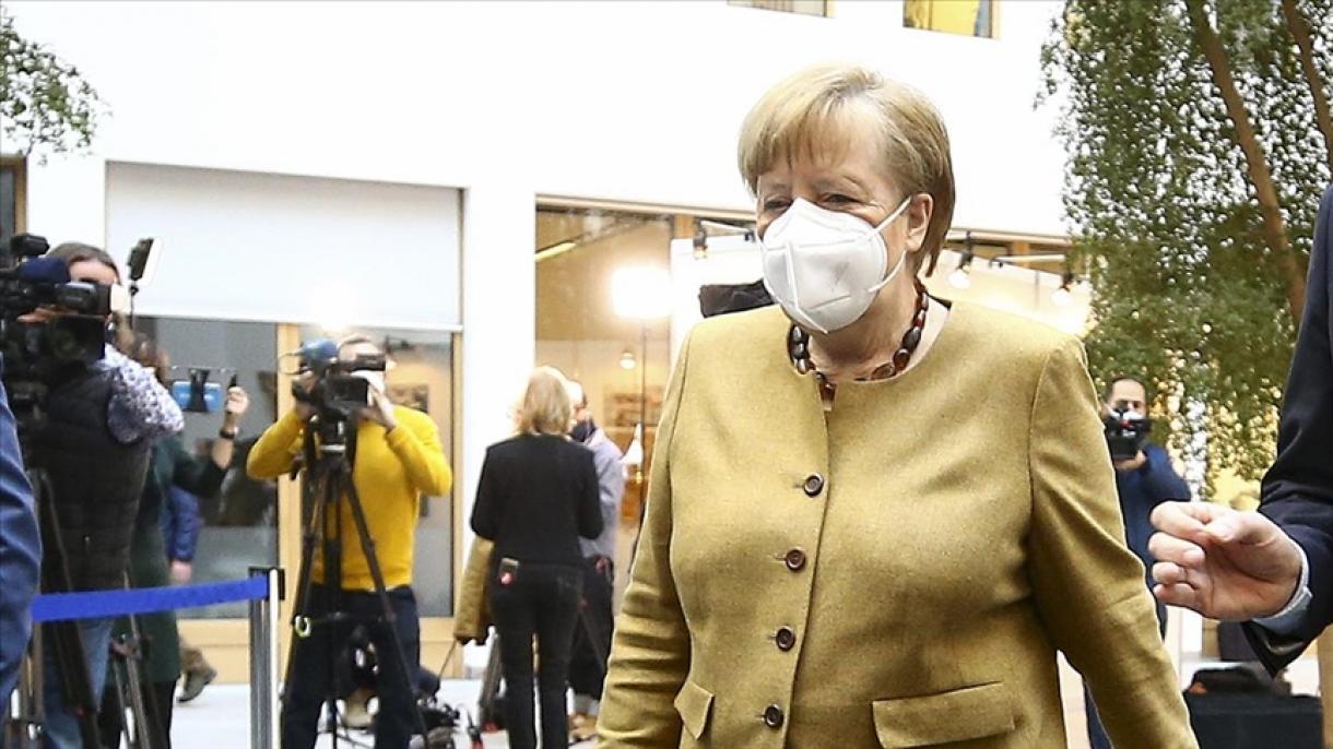 Angela Merkel ha esortato i tedeschi  a vaccinarsi