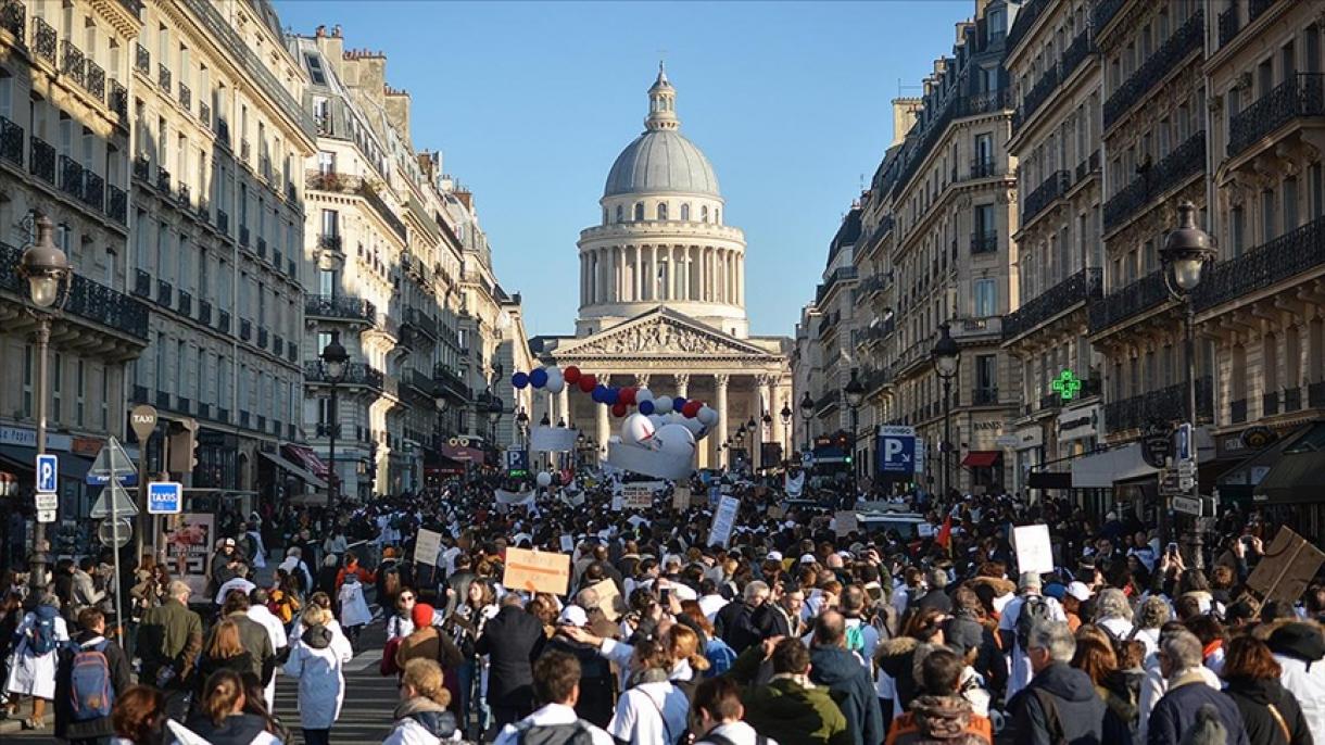نگرانی حکومت فرانسه از اعتصاب جمعی