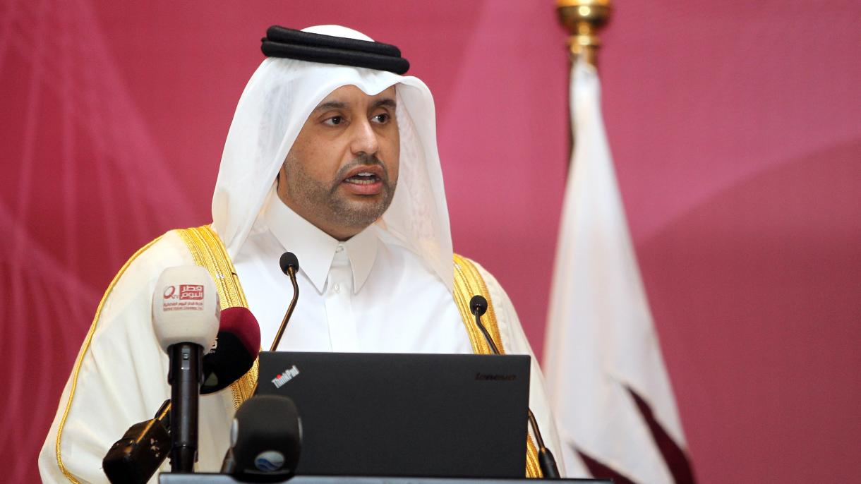 Ministro qatarí comparece ante los micrófonos del diario turco Hürriyet