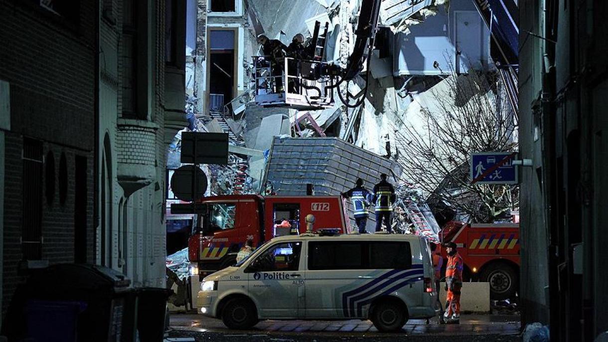 Crolla edifiico dopo l'esplosione, due persone sono morte