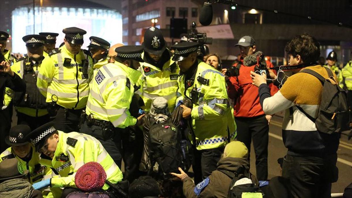 伦敦环保主义抗议者被拘留