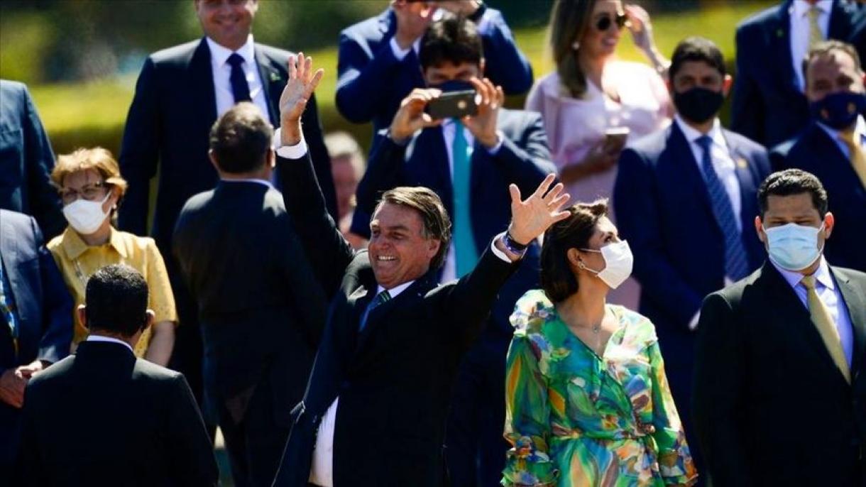 Bolsonaro rechaza la posibilidad de congelar pensiones para financiar programa social en Brasil