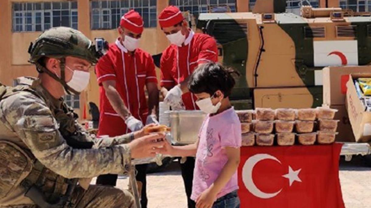 کمک‌های بشردوستانه سربازان ترک به نیازمندان سوری