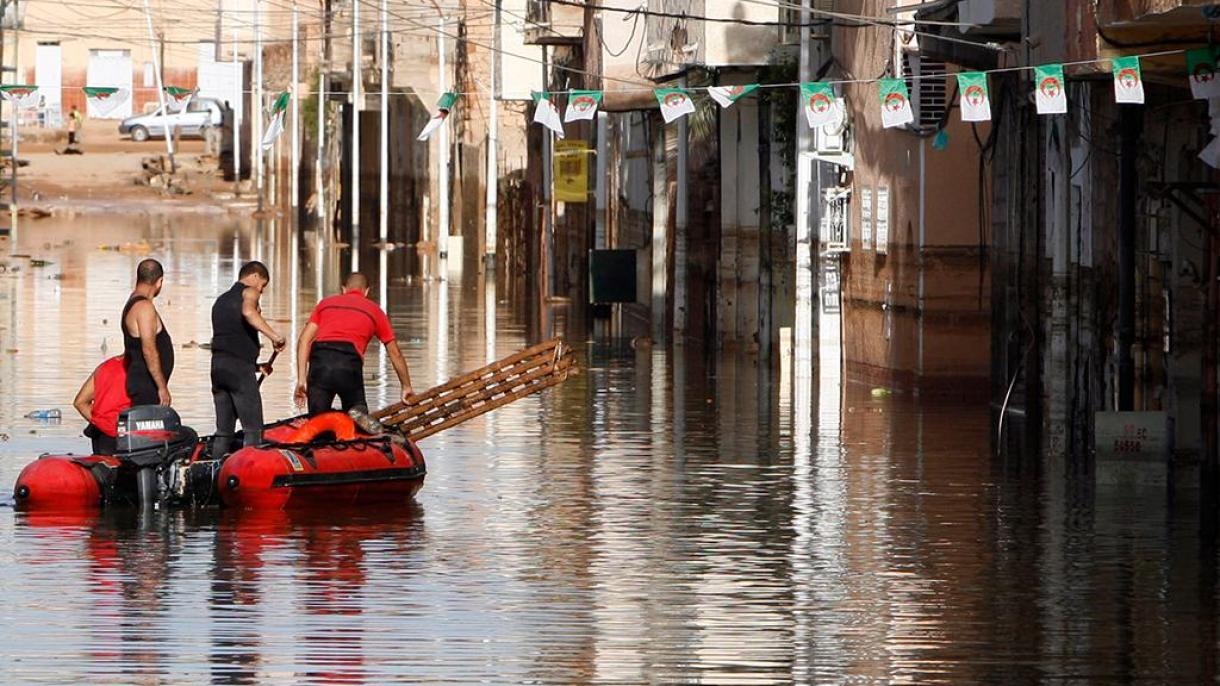 Седем загинали и двама изчезнали при наводнение в Алжир