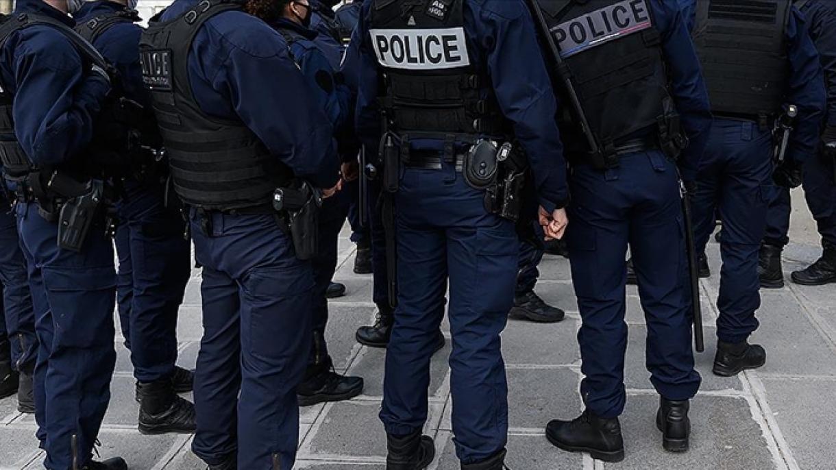 Nyomásnak ki van téve egy muszlim rendőr Franciaországban