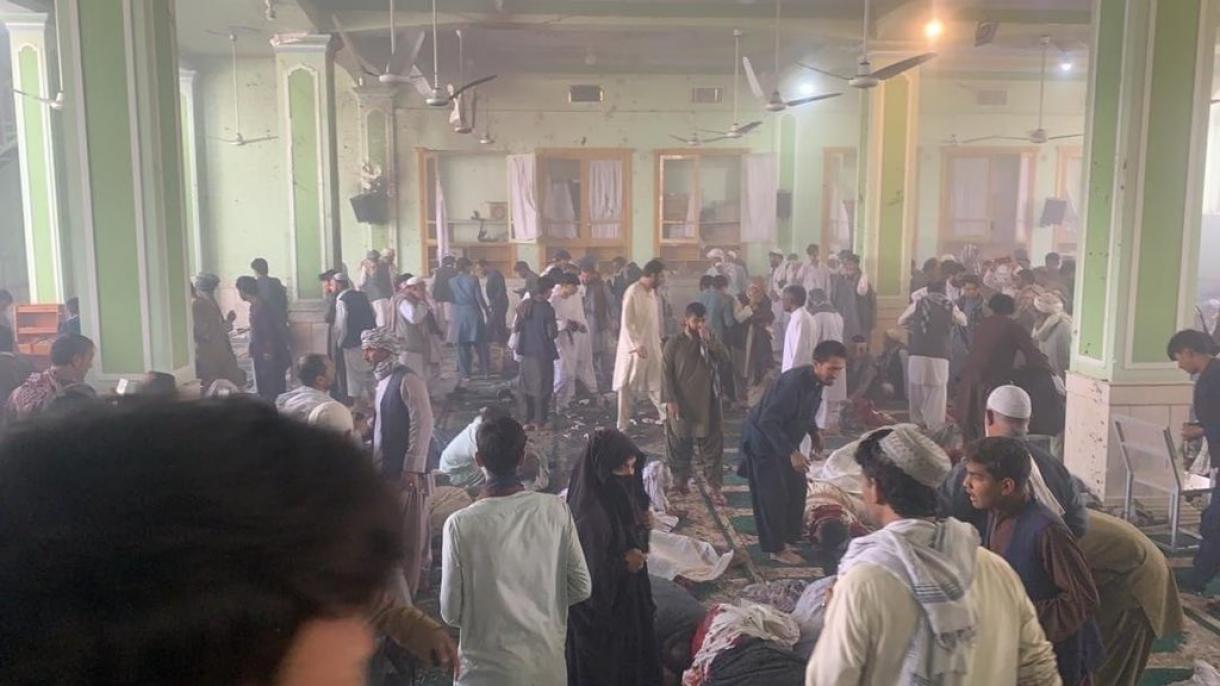 两名自杀式袭击者对阿富汗清真寺发动袭击