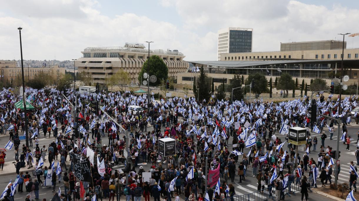 Protestos em Israel: Netanyahu suspende a reforma judicial