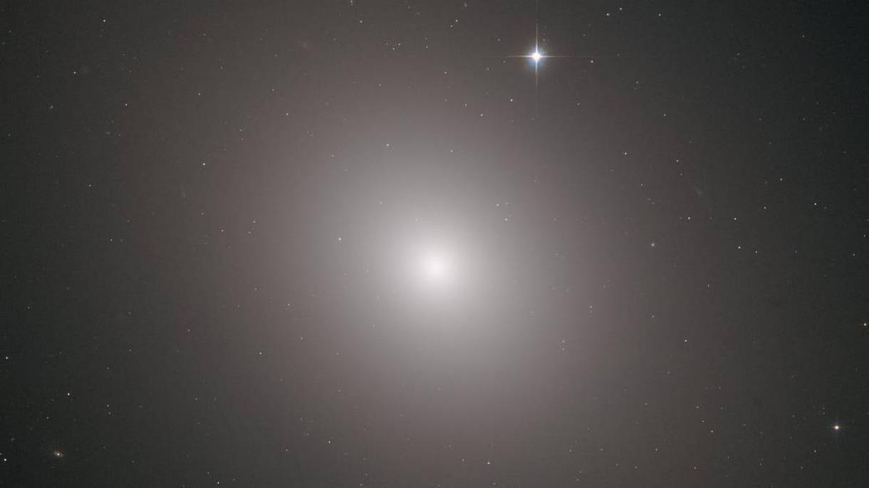 Hubble graba la imagen de la galaxia elíptica M49