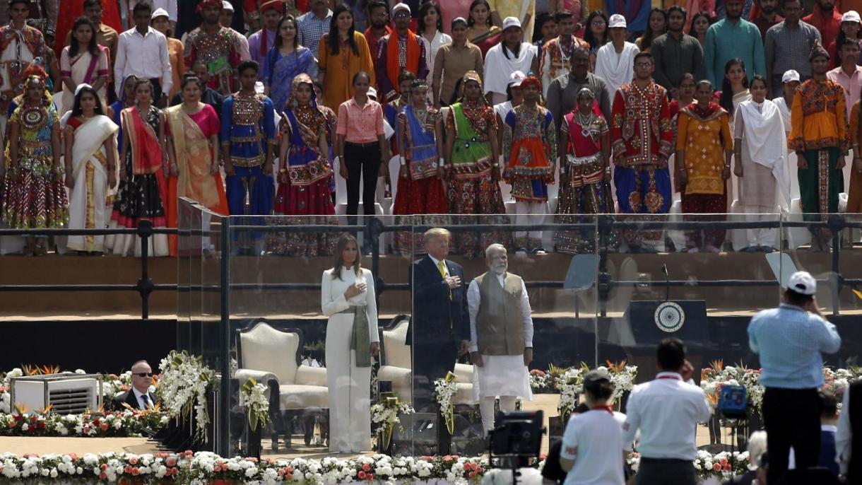 "پاکستان سے اچھے تعلقات ہیں" امریکی صدر کا "نمستے ٹرمپ" سے خطاب