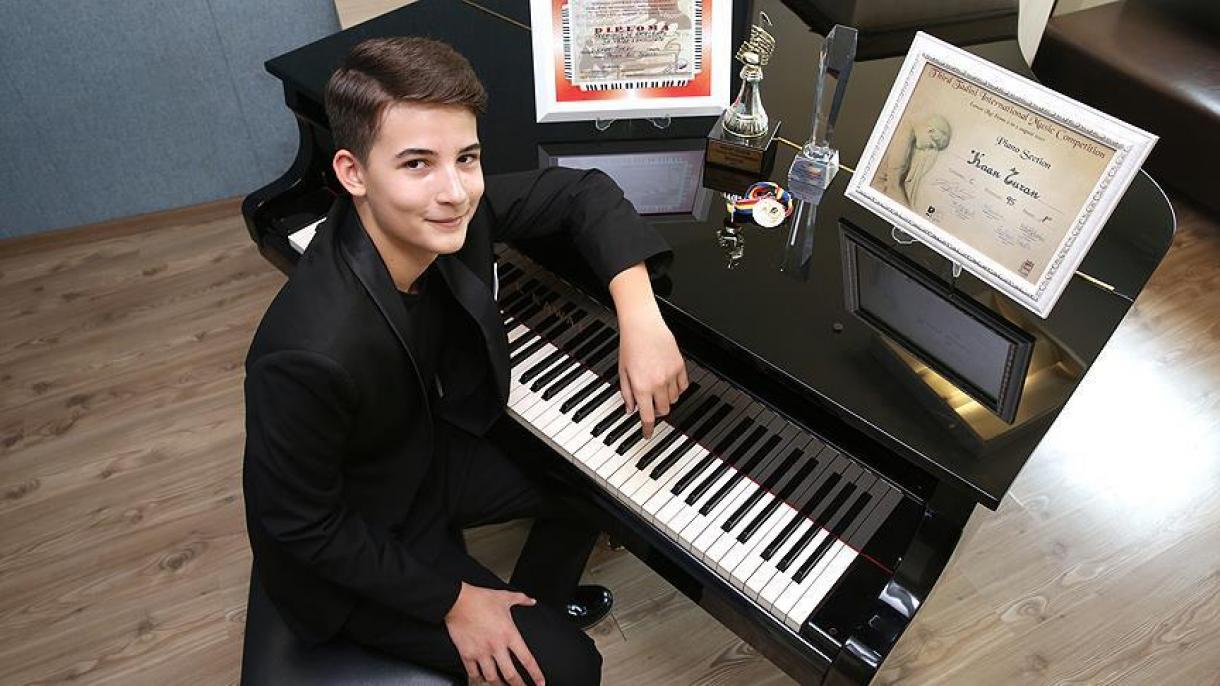 Pianista turco de 13 anos vence competição na Itália