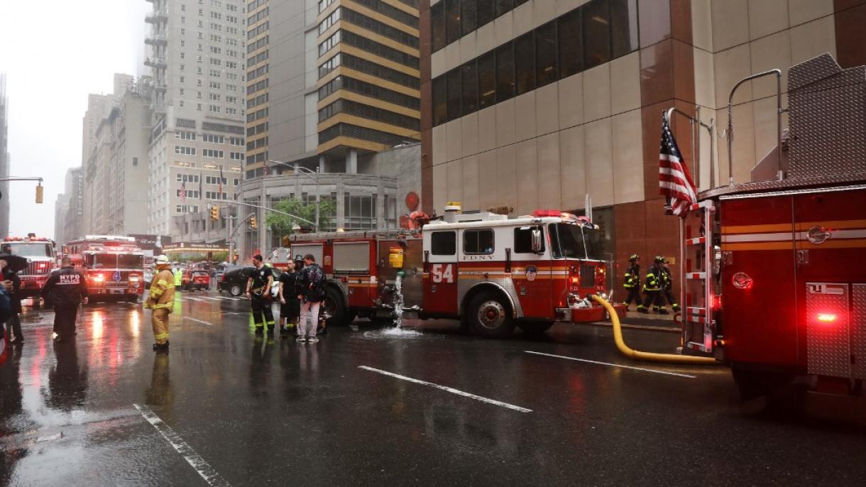 Muere una persona por choque de helicóptero contra un edificio en Nueva York