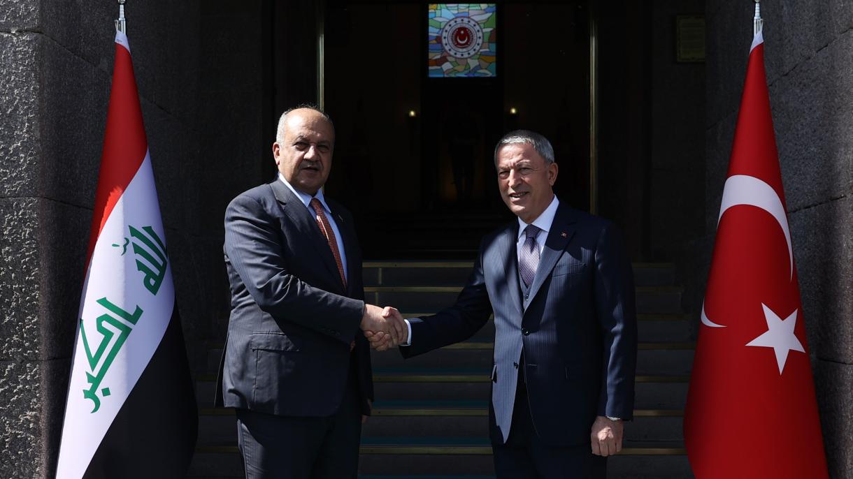 阿卡尔与伊拉克国防部长会面