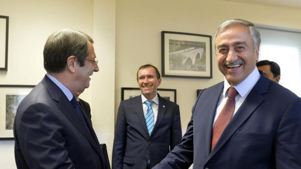 Prezident Mustafa Akıncı ilǝ Rum lider Nikos Anastasiadis arasında görüş olub