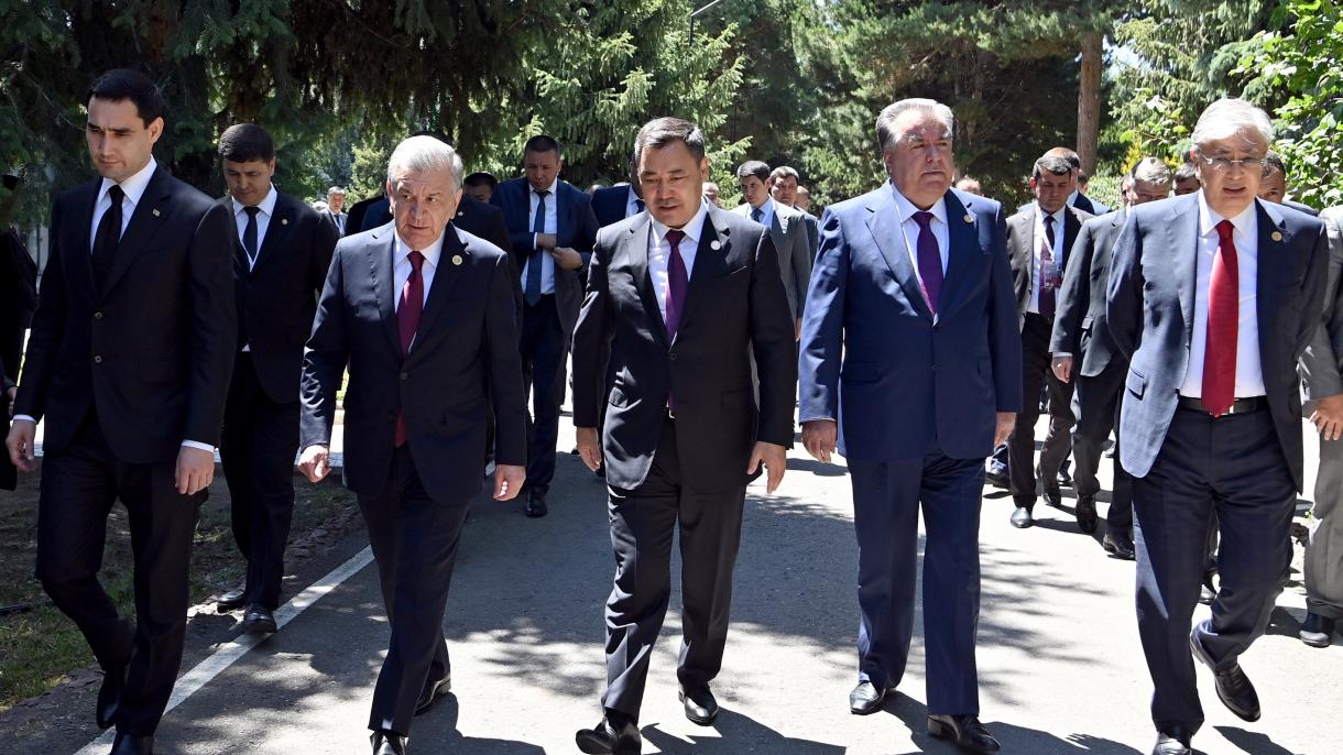 Orta Asya Cumhurbaşkanları Kırgızistan Isık-Göl 4.jpg