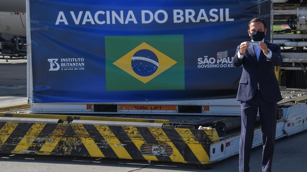 Brasil autoriza el uso de emergencia de las vacunas CoronaVac y AstraZeneca