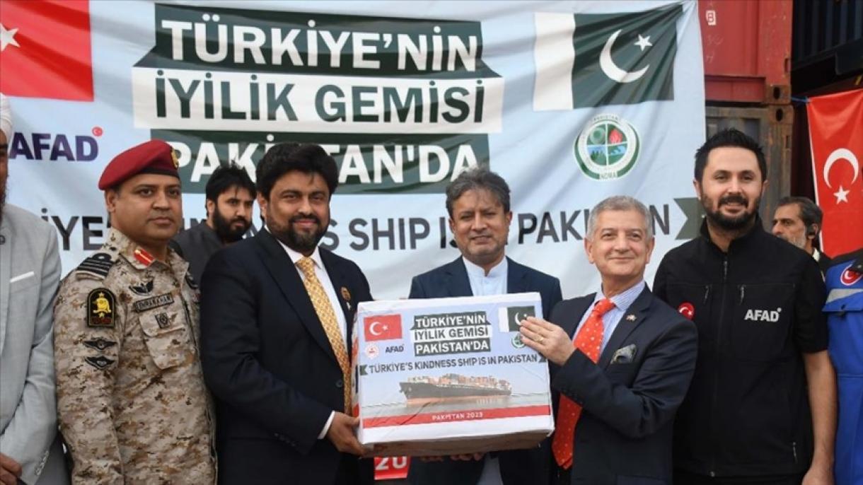 پاکستان کےلیے امدادی سامان لے جانے والاخیرسگالی بحری جہاز کراچی پہنچ گیا