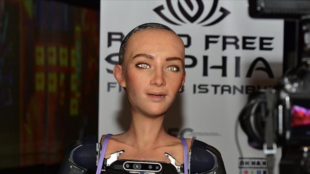 Robot Sofiya Antaliyada tanıtıldı