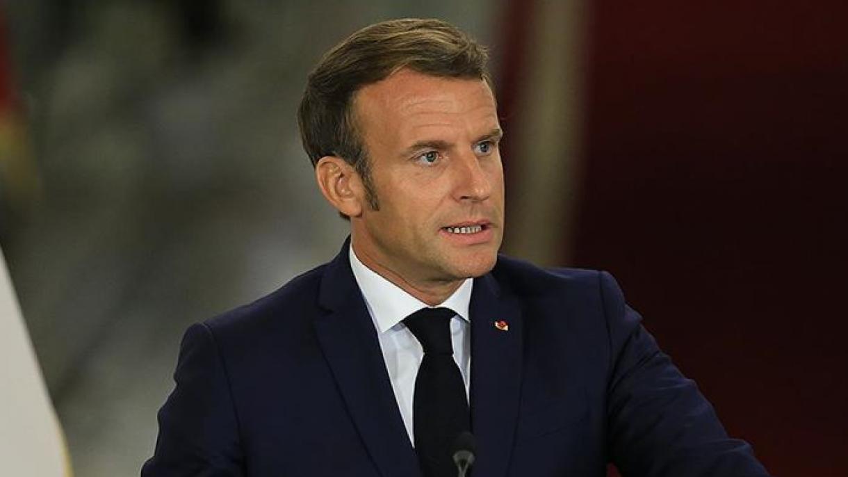 Macron: “Parece que viviremos durante mucho tiempo con este virus”