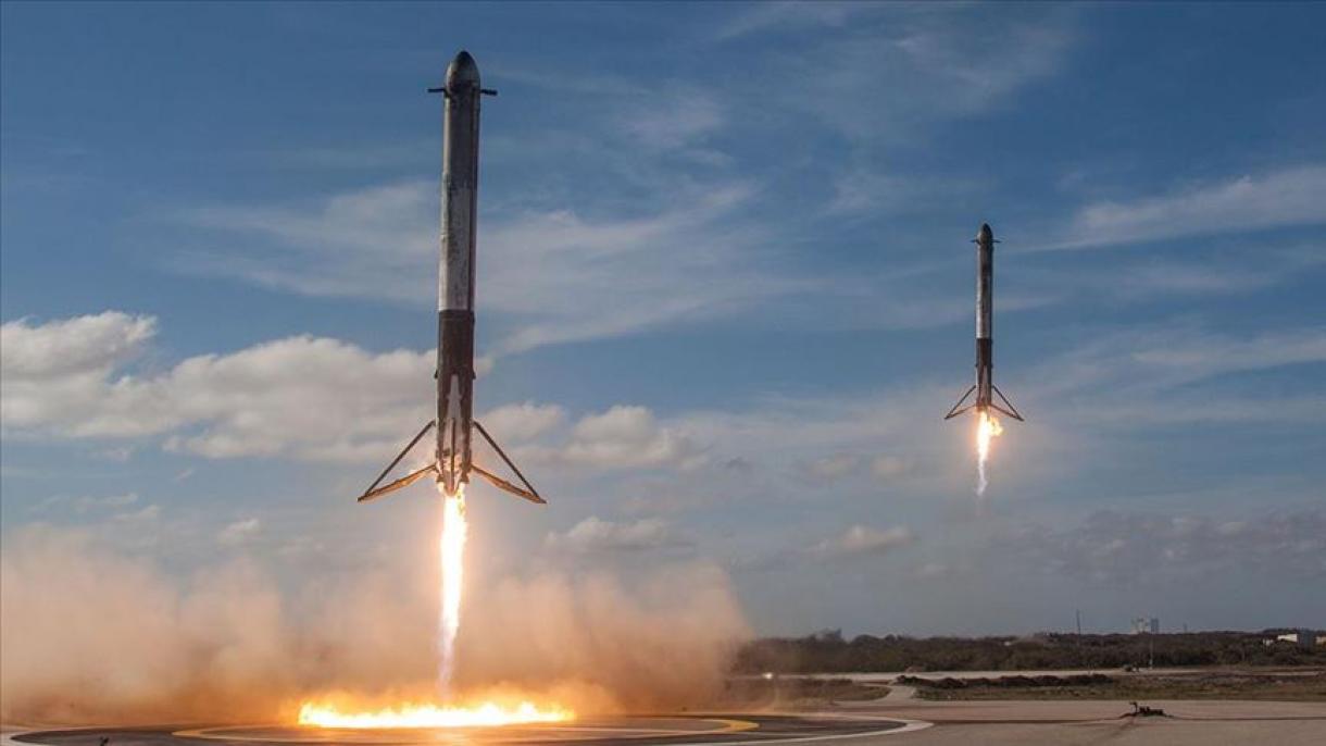 SpaceX lança 60 satélites no espaço como parte de seu projeto Starlink
