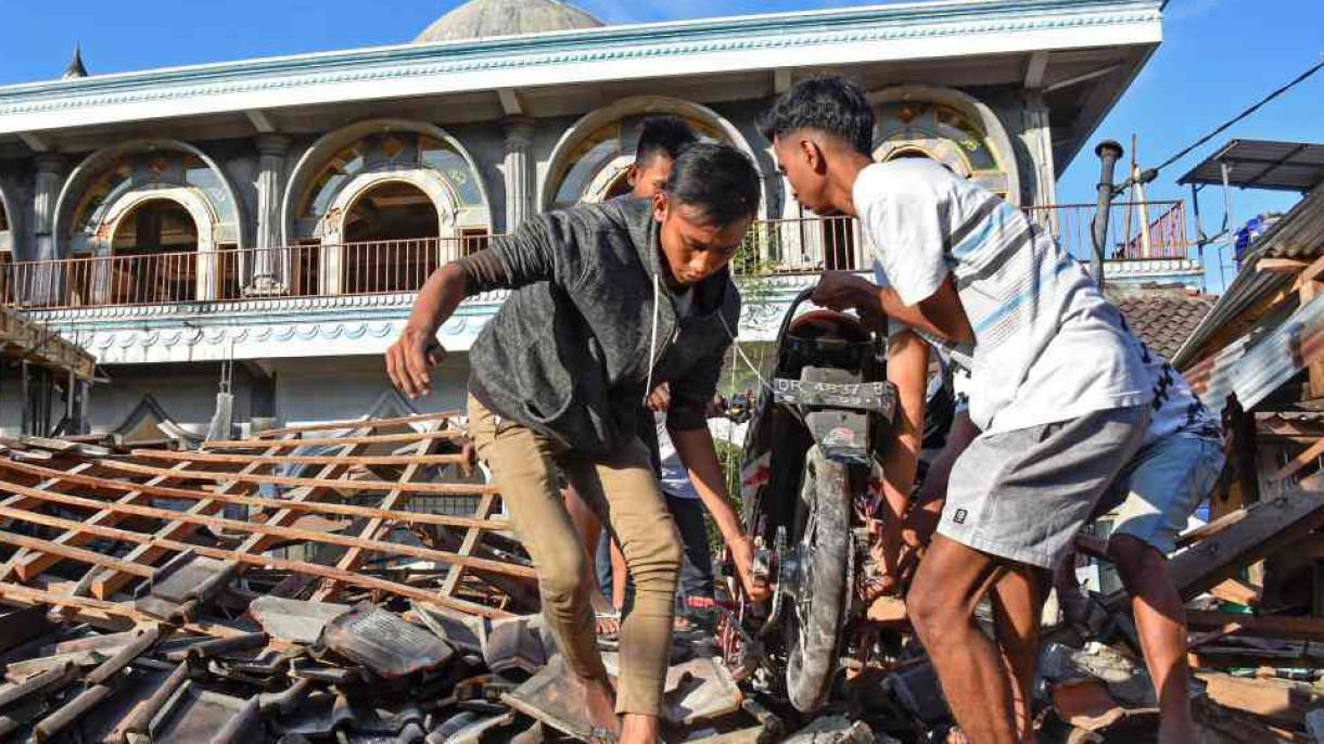 印尼地震死亡人数升至98人