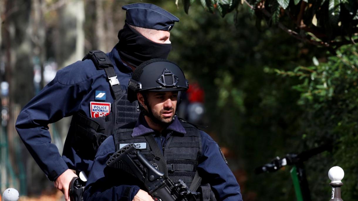 Parigi, attacco vicino all’ex sede di Charlie Hebdo, 4 feriti