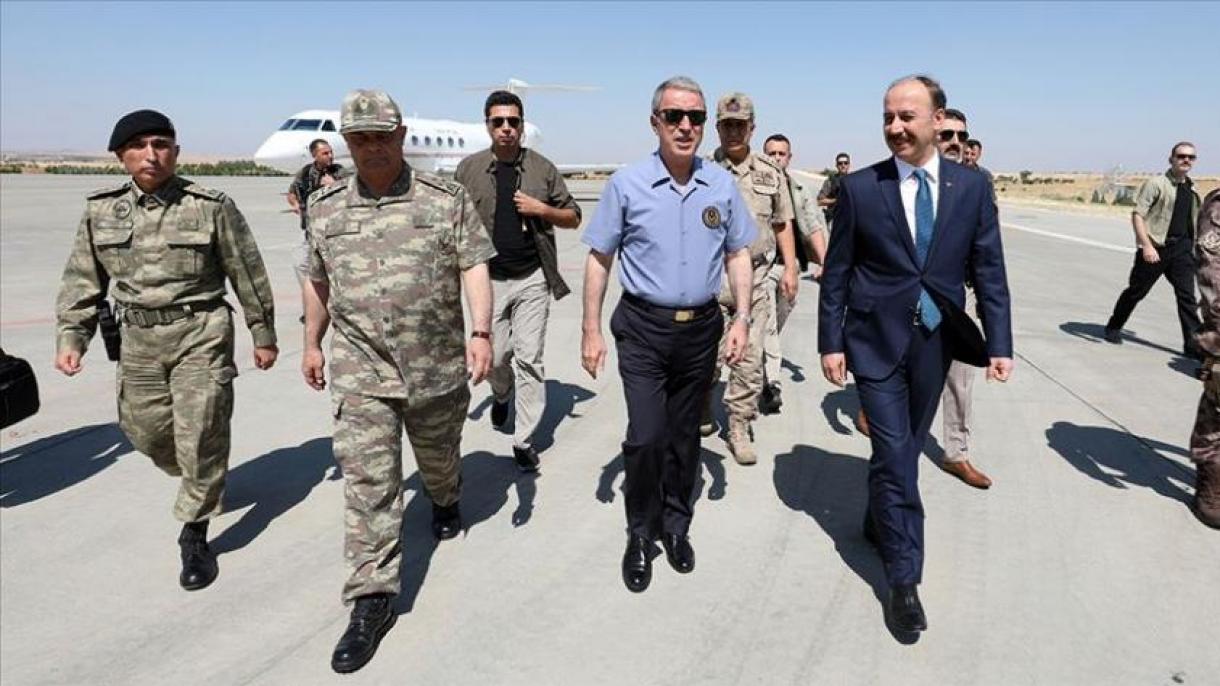 土耳其国防部长和各级将领前往尚勒乌尔法进行视察