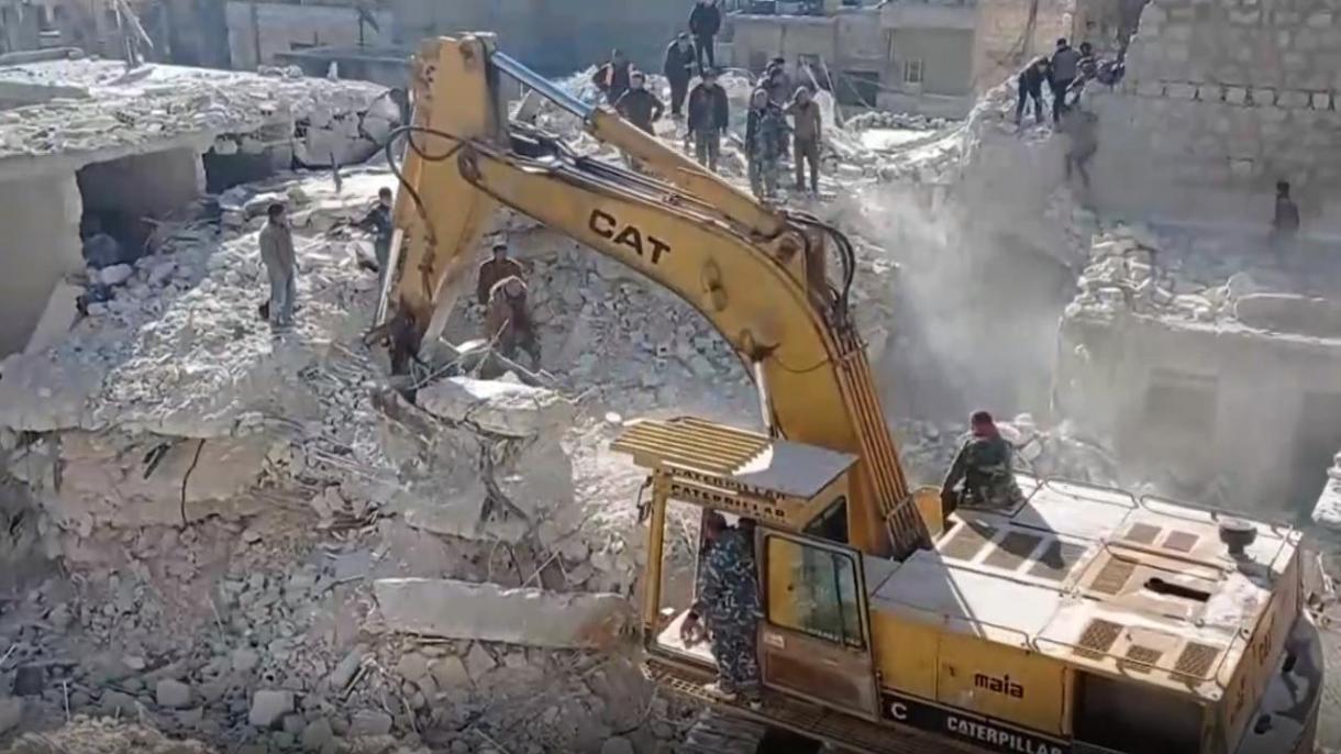 Egy ötemeletes épület omlott össze Szíriában: 16 halott